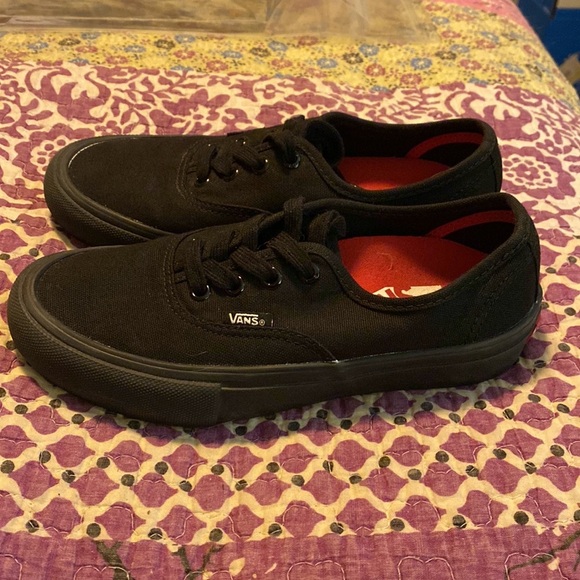Like new men’s size 4 black UltraCush HD Pro - Picture 2 of 6
